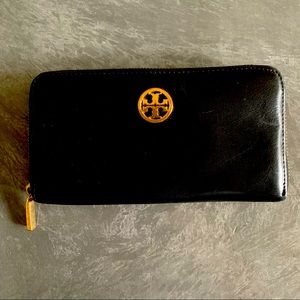 Tory Burch zip wallet